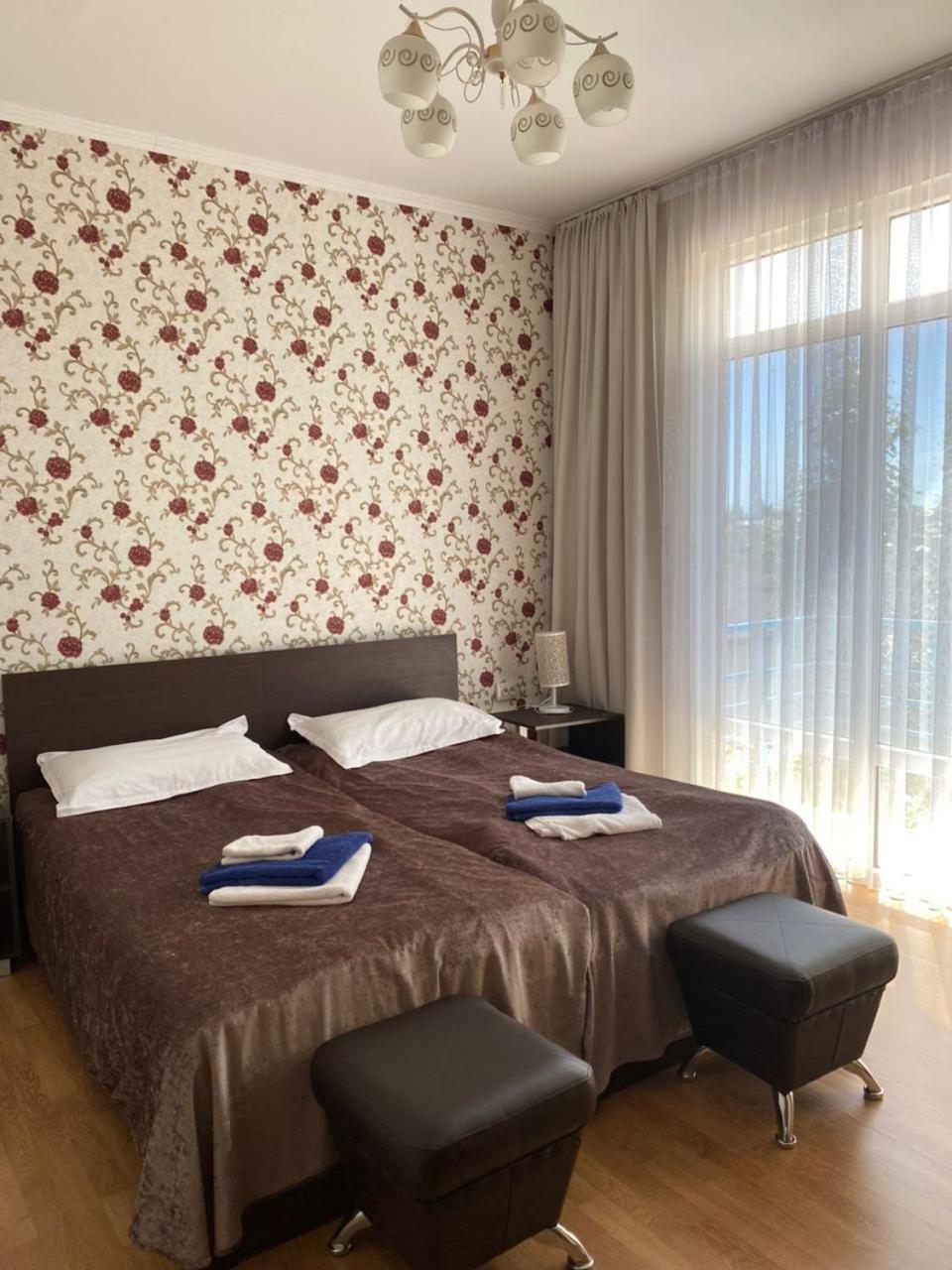 Tri Korony Hotel Cholpon-Ata Ngoại thất bức ảnh