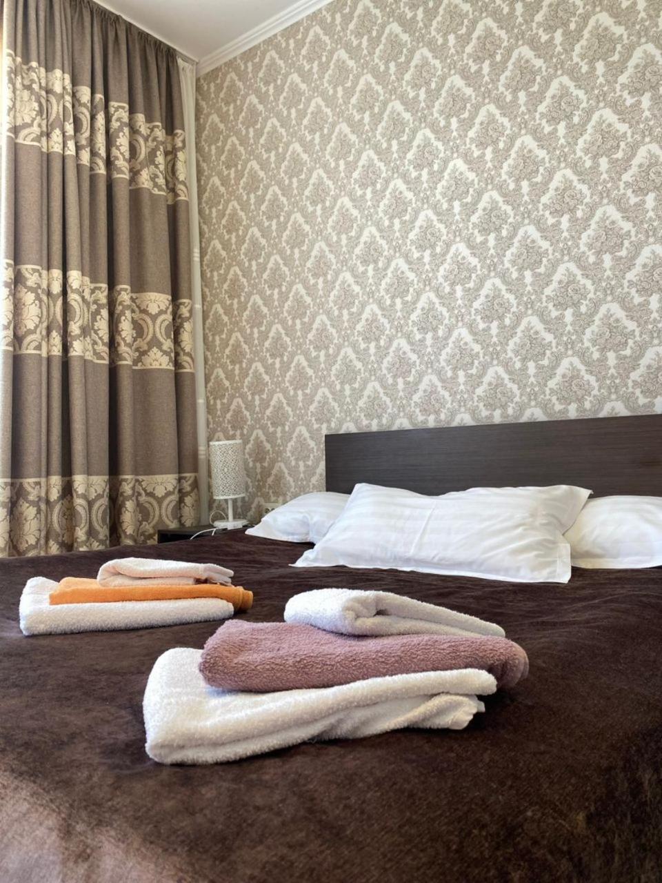 Tri Korony Hotel Cholpon-Ata Ngoại thất bức ảnh