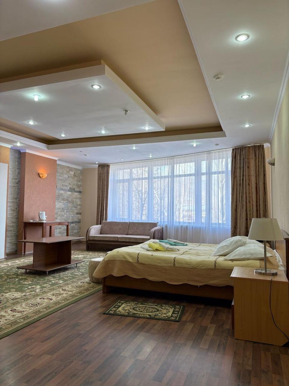 Tri Korony Hotel Cholpon-Ata Ngoại thất bức ảnh