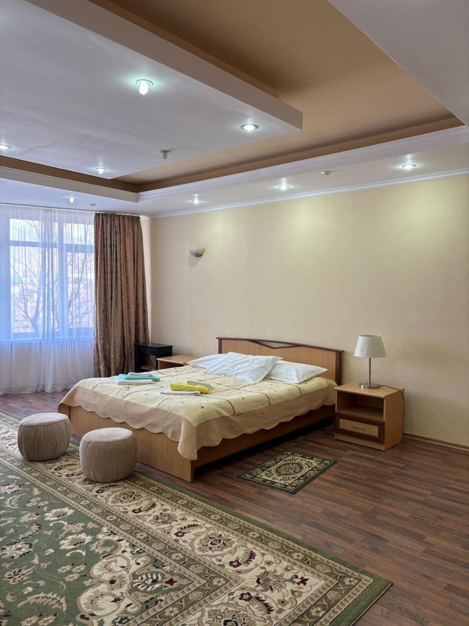 Tri Korony Hotel Cholpon-Ata Ngoại thất bức ảnh