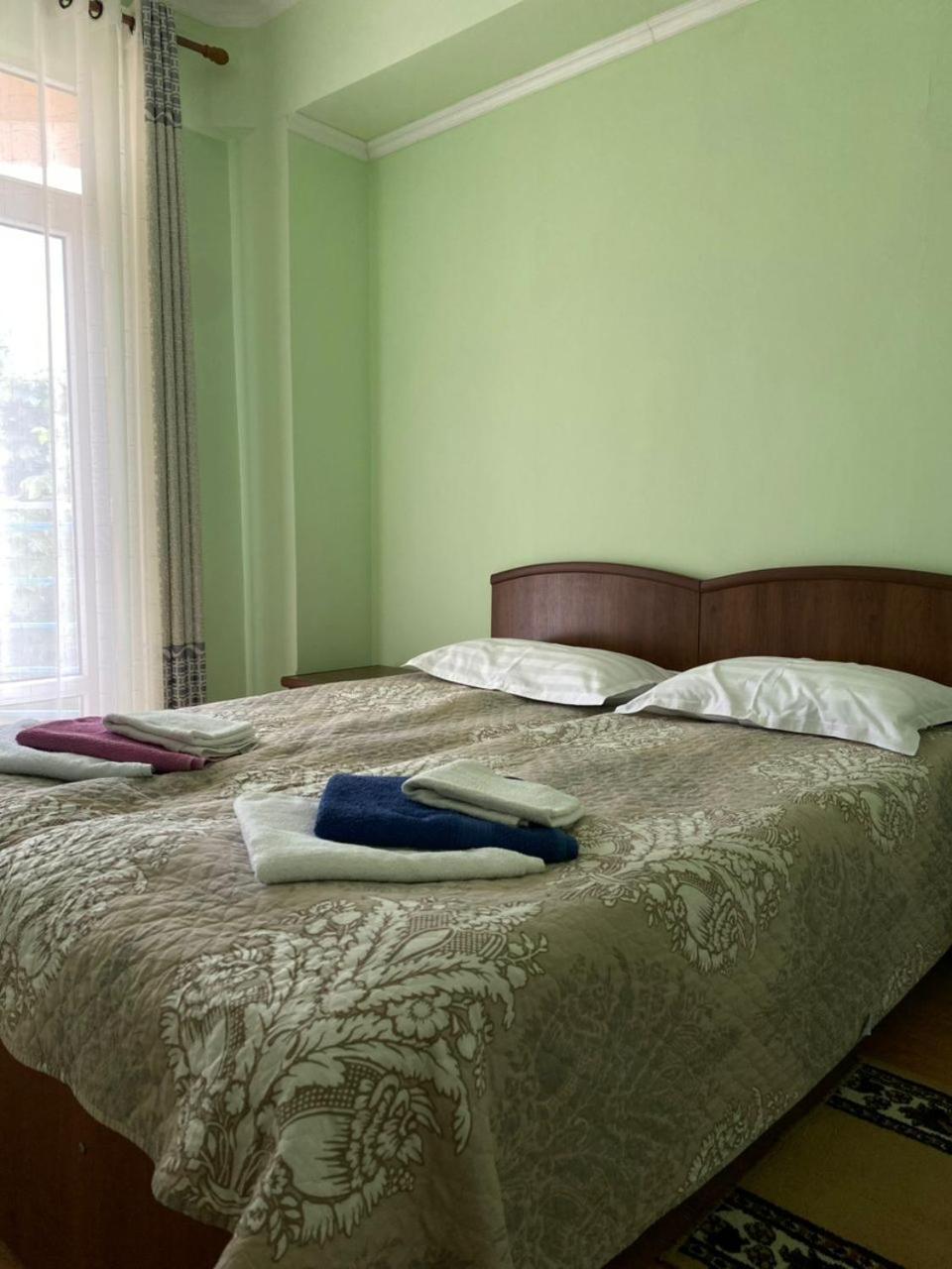 Tri Korony Hotel Cholpon-Ata Ngoại thất bức ảnh