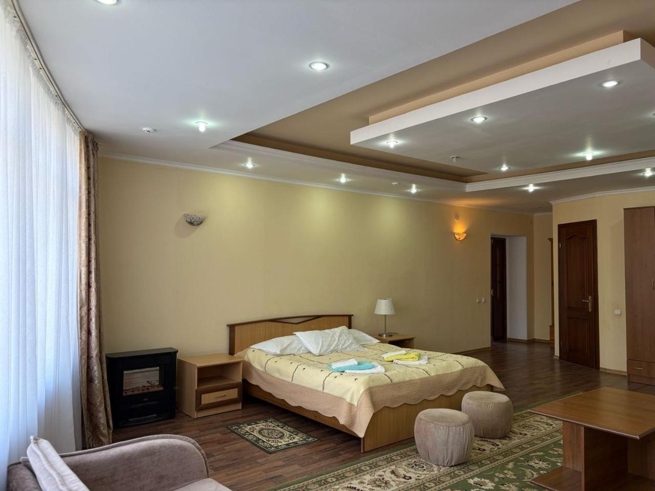 Tri Korony Hotel Cholpon-Ata Ngoại thất bức ảnh