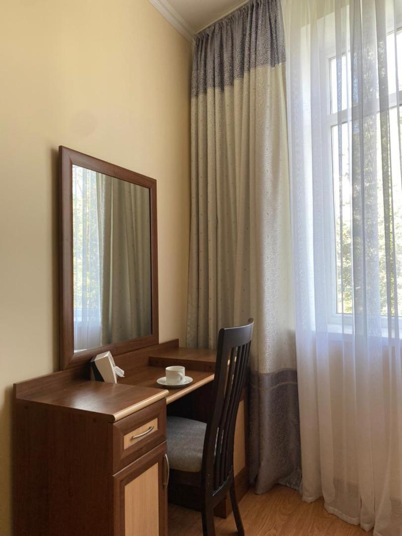 Tri Korony Hotel Cholpon-Ata Ngoại thất bức ảnh