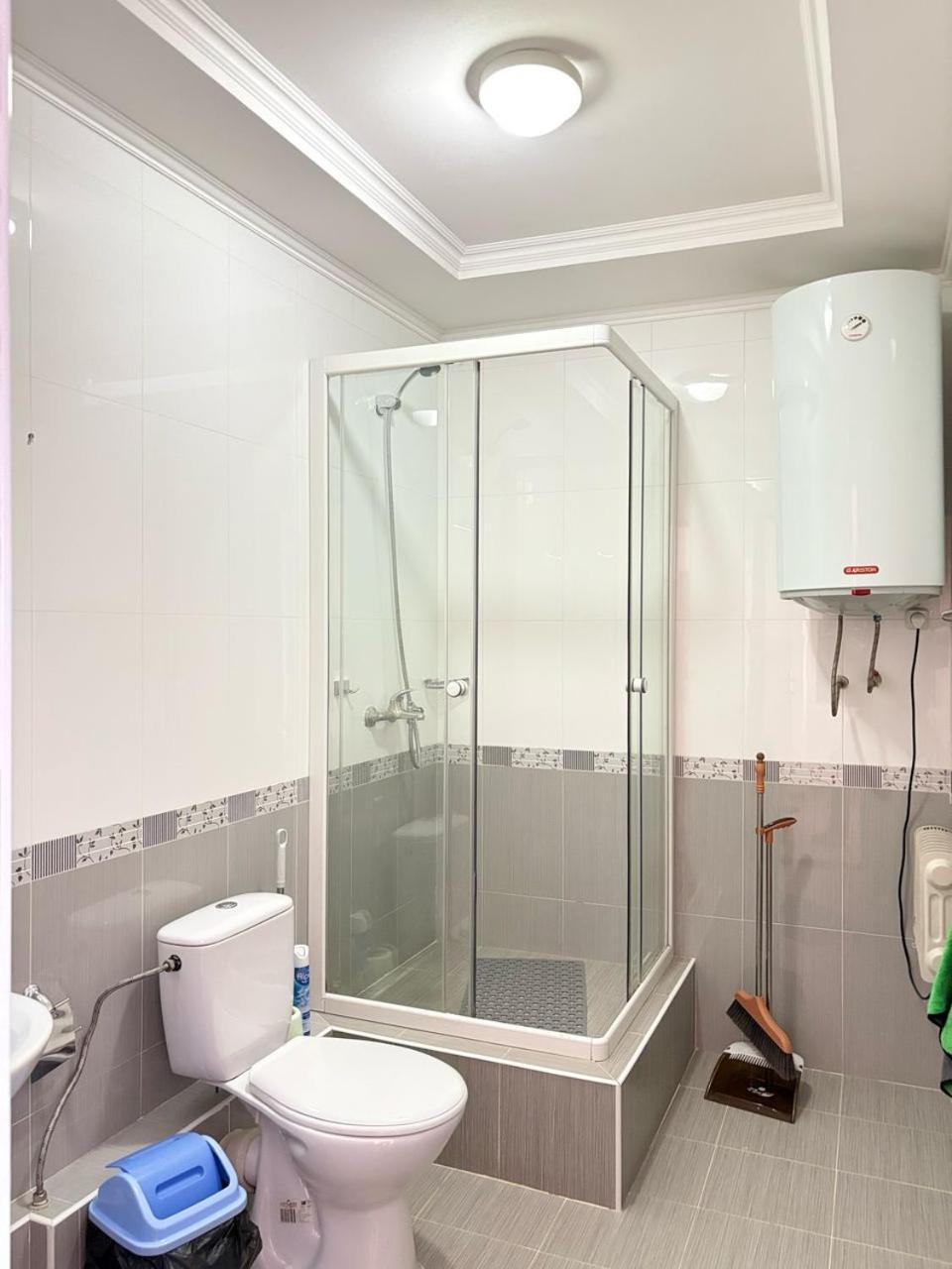 Tri Korony Hotel Cholpon-Ata Ngoại thất bức ảnh