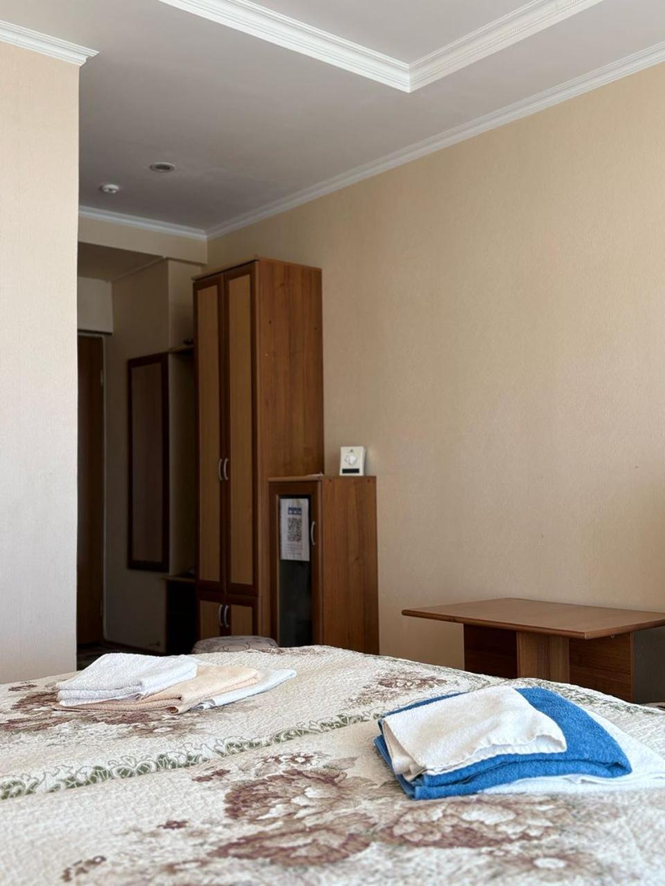 Tri Korony Hotel Cholpon-Ata Ngoại thất bức ảnh
